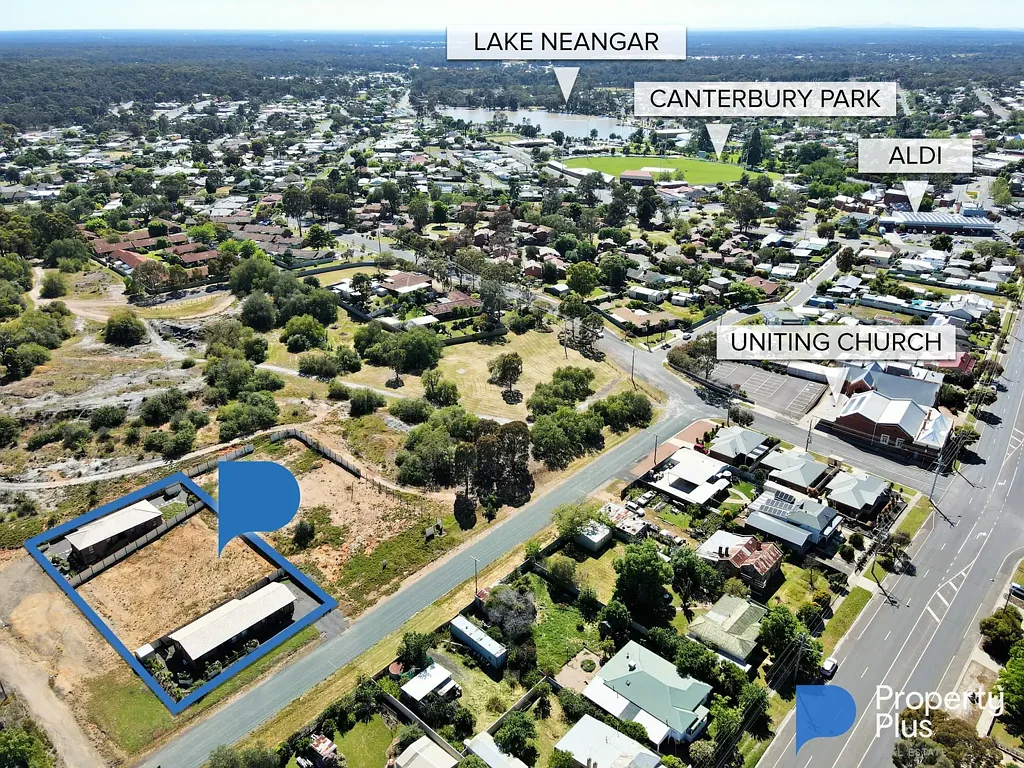Eaglehawk 7ห้องนอน Two Brick Veneer Houses - Further Development Options
