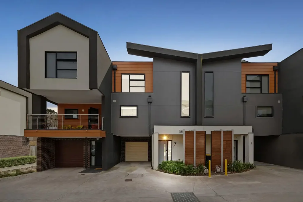Wantirna 3कमरा The Brief: Tri-level Modern Living in Harmony Gardens Estate