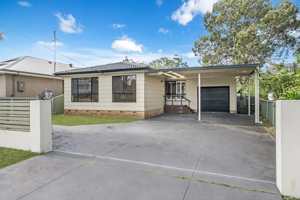 Budgewoi 4 Bedroom Perfectly Positioned Family Home With Studio In The Heart Of Budgewoi !