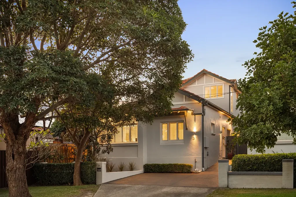 Kingsford 5Moenga Refined Family Entertainer With North-To-Rear Aspect