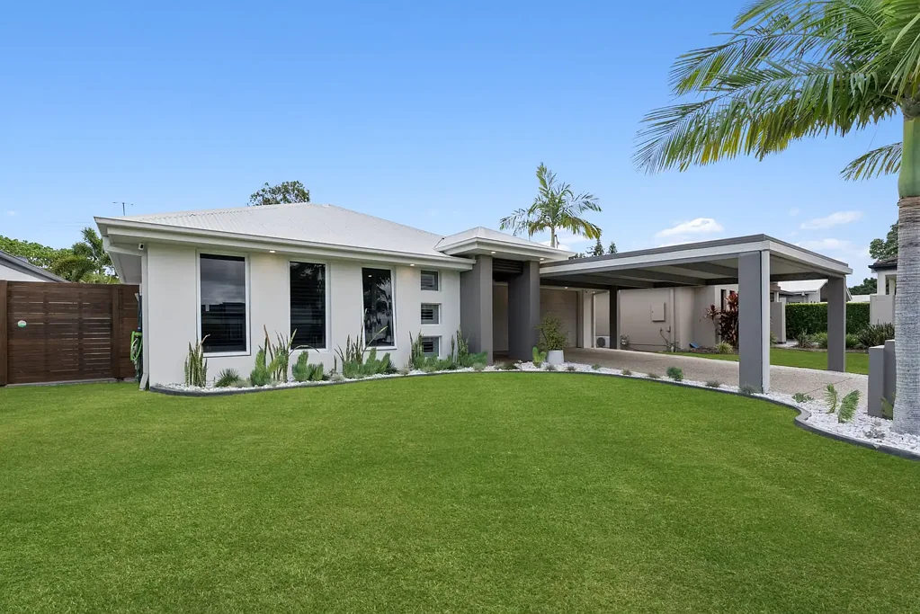 Helensvale 4chambre Fully Renovated Single Level Family Home in a great location!