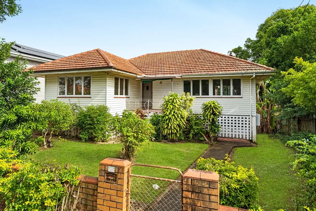 Moorooka 2ห้องนอน LMR3 ZONING - SELLERS ARE NOT WAITING Around – MUST BE SOLD AT AUCTION OR PRIOR!