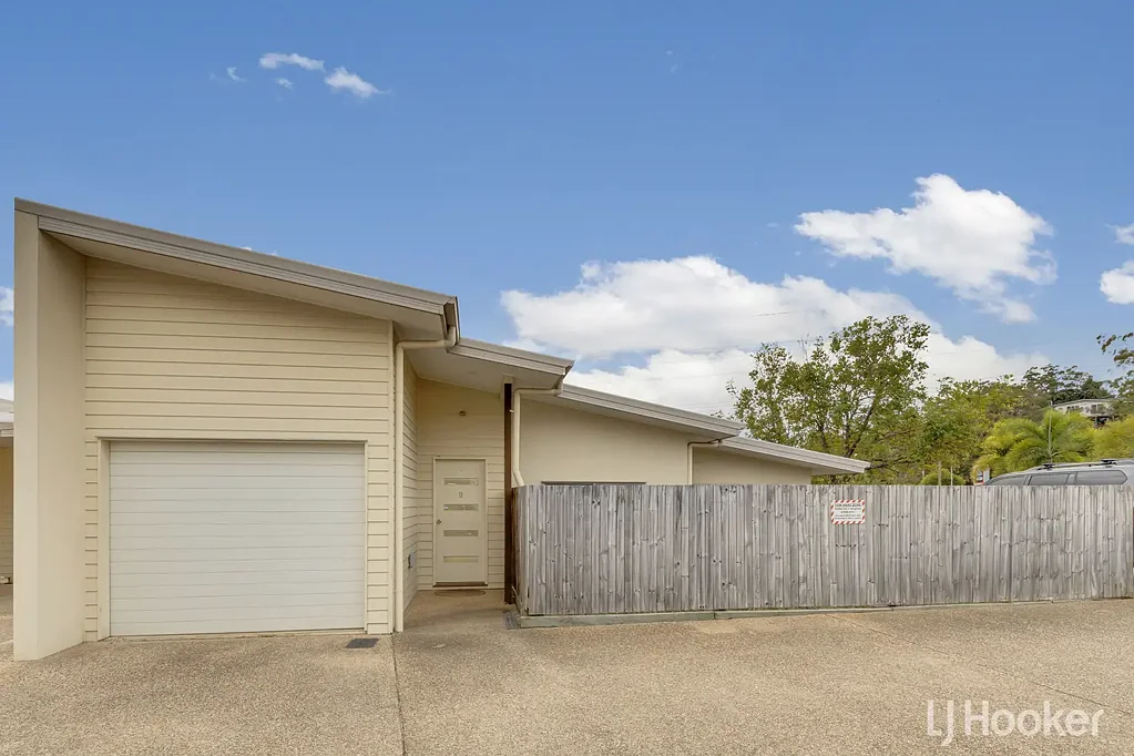 West Gladstone 3침실 Move Straight In or Invest - Vacant & Partly Furnished