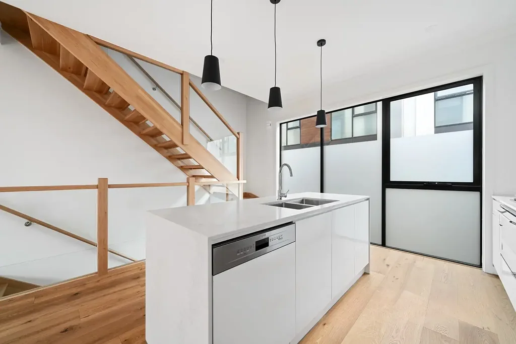 Stunning, brand new, CBD fringe