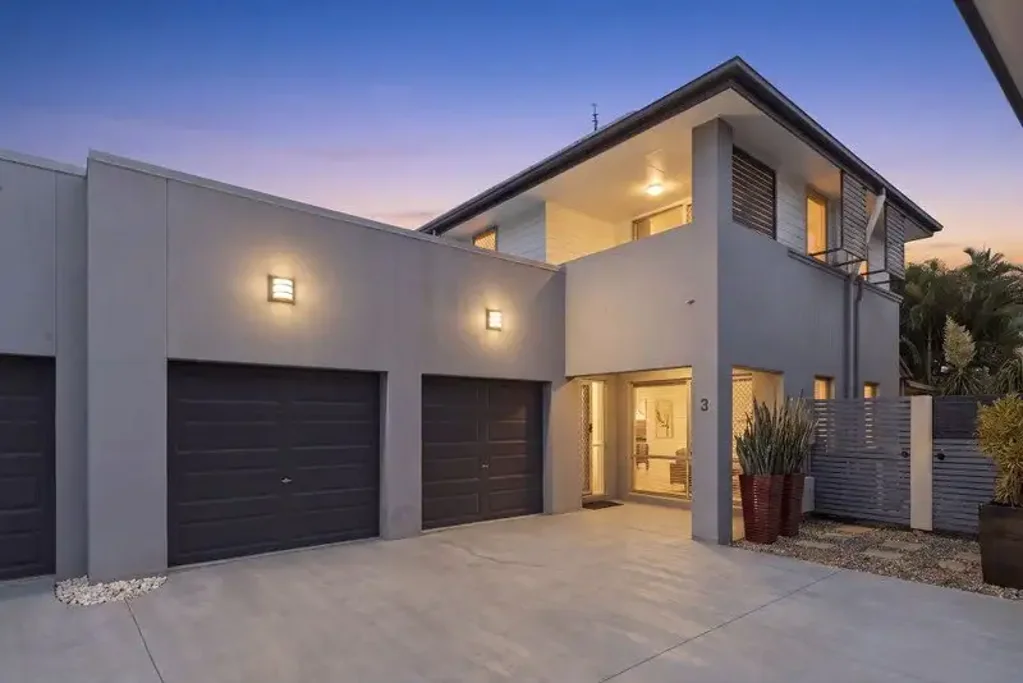 Stylish, Low-Maintenance Townhouse in Quiet Cul-De-Sac