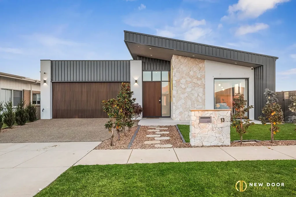 Whitlam 4 Slaapkamer Luxury Family Living with Premium Finishes & Basketball court!