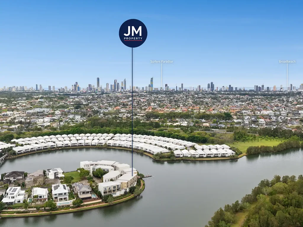 Carrara 2 Slaapkamer Waterfront Living in the Heart of Emerald Lakes!
