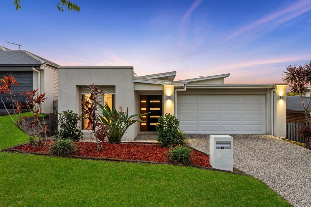 Coomera 4ห้องนอน Refreshed & Ready - Walk to Shops, Schools, Buses & Parks