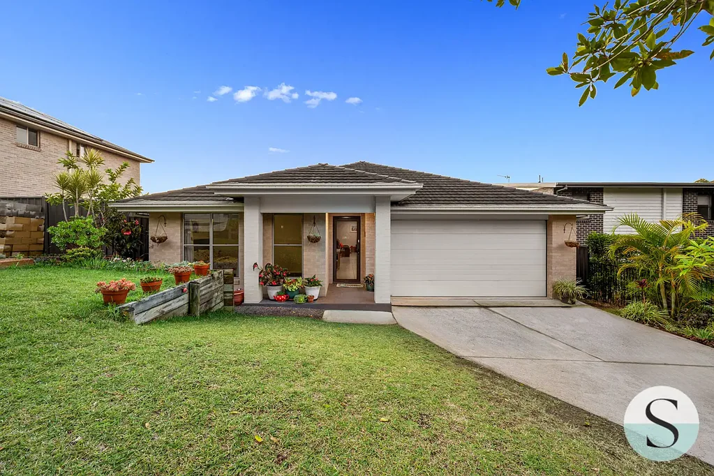 Fletcher 5 Bedroom 3 Serenity Crescent Fletcher -  Expansive 5 Bedroom Family Living, Peaceful Bushland Pocket Near Bishop Tyrrell