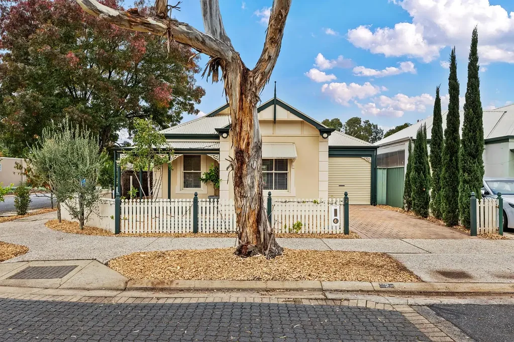 Mawson Lakes 3房  Easy-Care Living in Peaceful Mawson Lakes