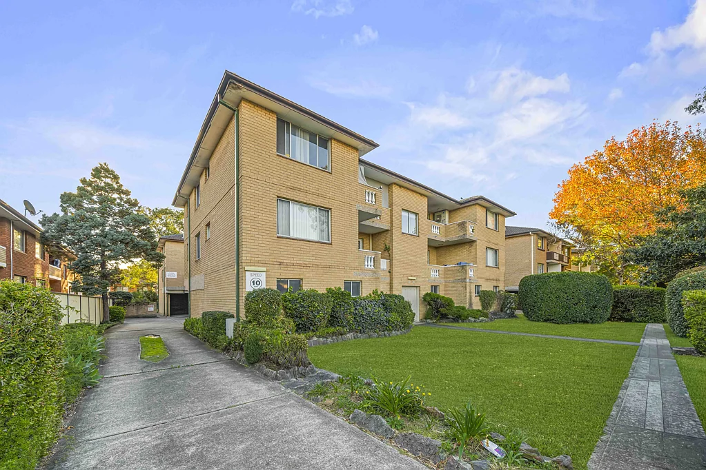 Granville 2房  Fully Renovated 2 Bedroom Unit!