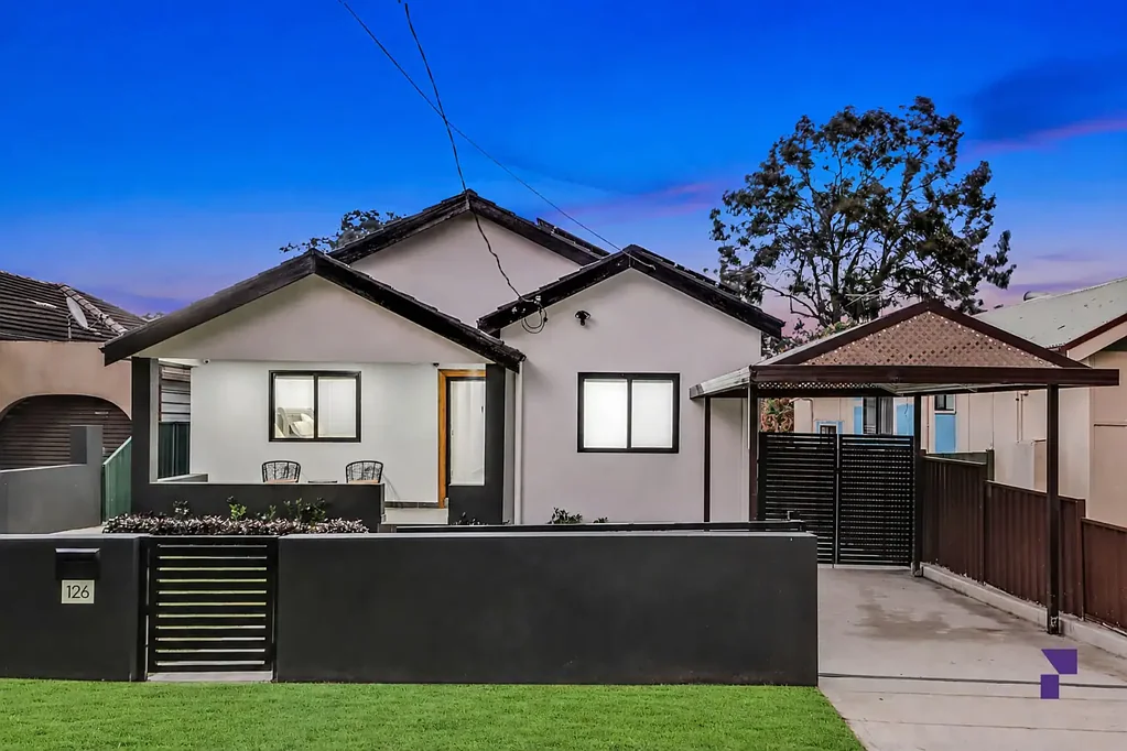 Greenacre 3房 位于优越地段的现代化家庭娱乐住宅 Updated family entertainer in a prime location