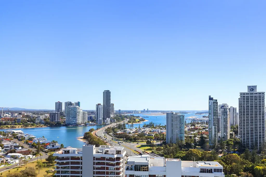 Surfers Paradise 2房  Stunning High Floor Residential Apartment with Fabulous Views and 2 Car Spaces