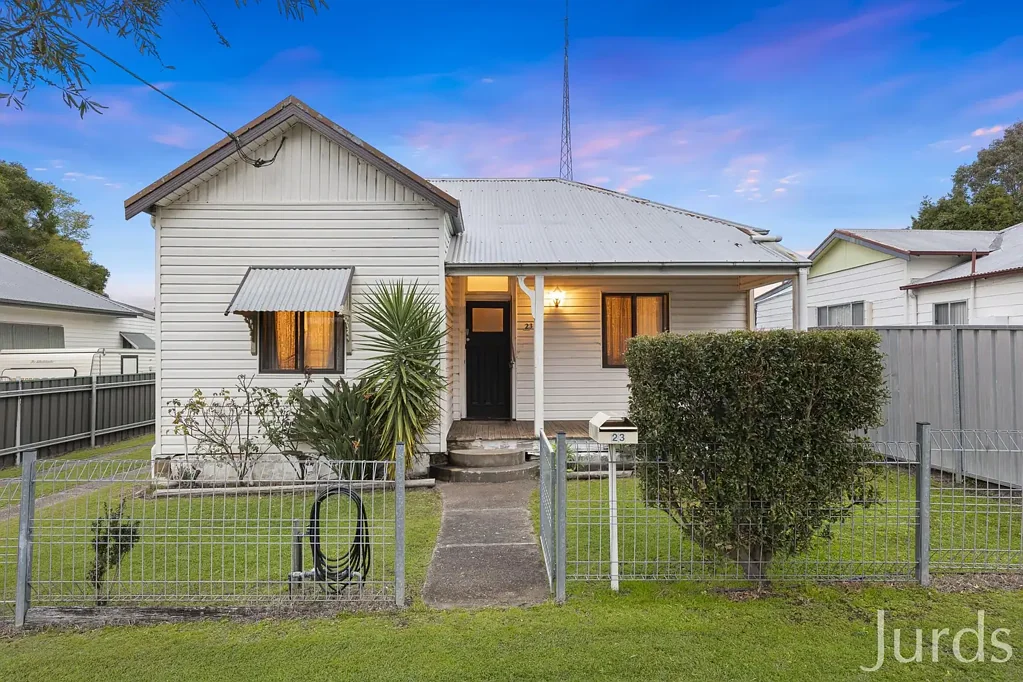 Cessnock 2침실 Classic Cottage Charm with Side Access & Spacious Backyard