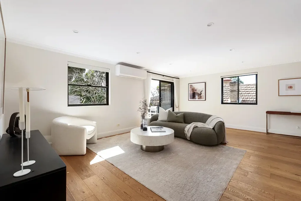 Marrickville 3房  Three-bedroom retreat with tri-balcony design