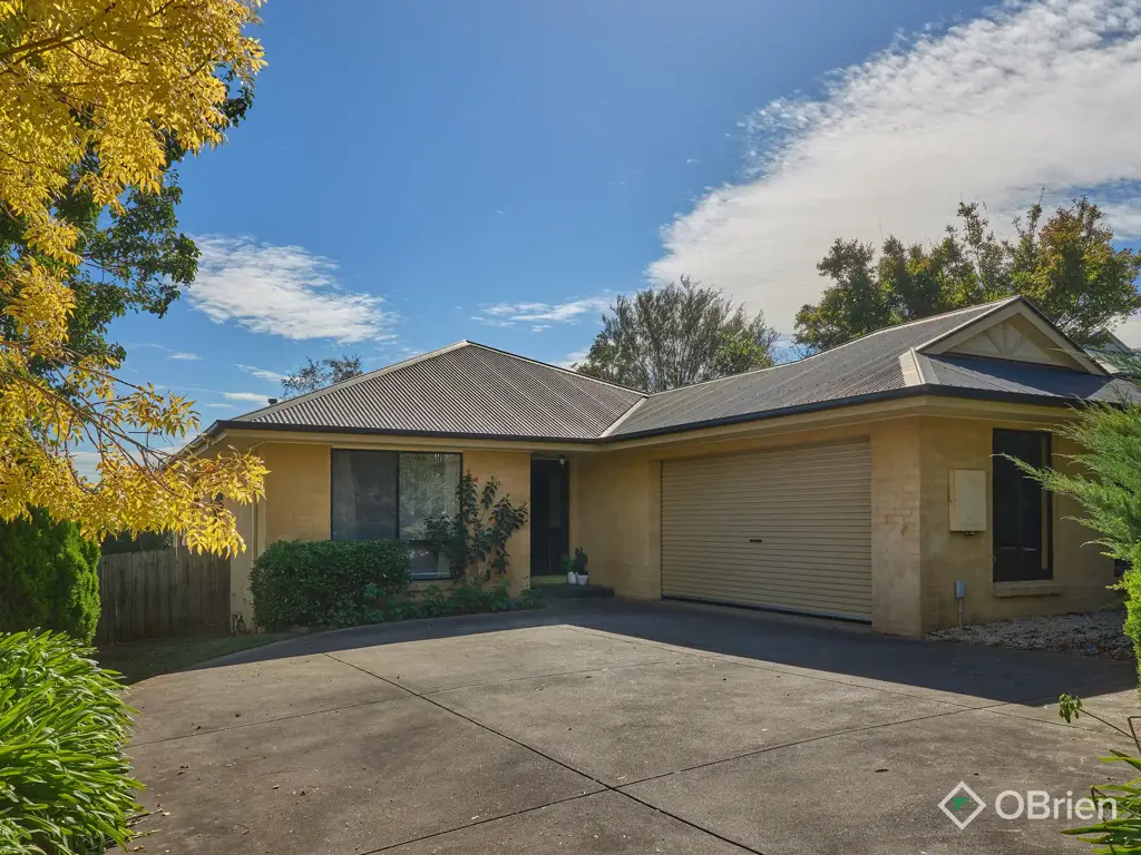 Warragul 4 Bedroom Family home with golf course views
