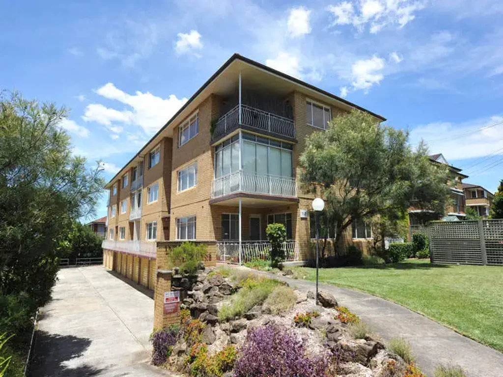 Spacious & Quiet 2 Bedroom Apartment