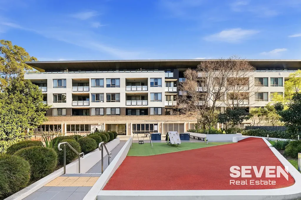 Parramatta 3房 宽敞的家庭生活空间，带超大娱乐阳台 Spacious Family Living with an Expansive Entertainer's Balcony