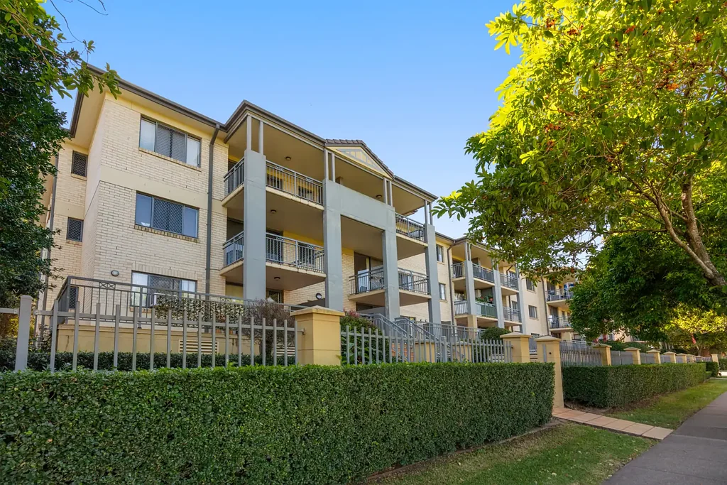 20/300 Sir Fred Schonell Drive, St Lucia, QLD 4067