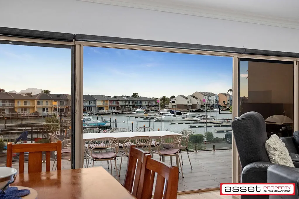 Patterson Lakes 4 Slaapkamer Deep Water Mooring with Dual Water Views in Gated Marina