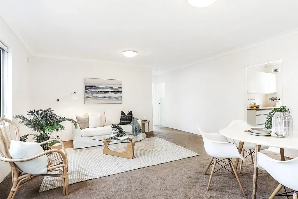 Spacious 2 bedroom unit located on the 1st floor of a well maintained boutique block