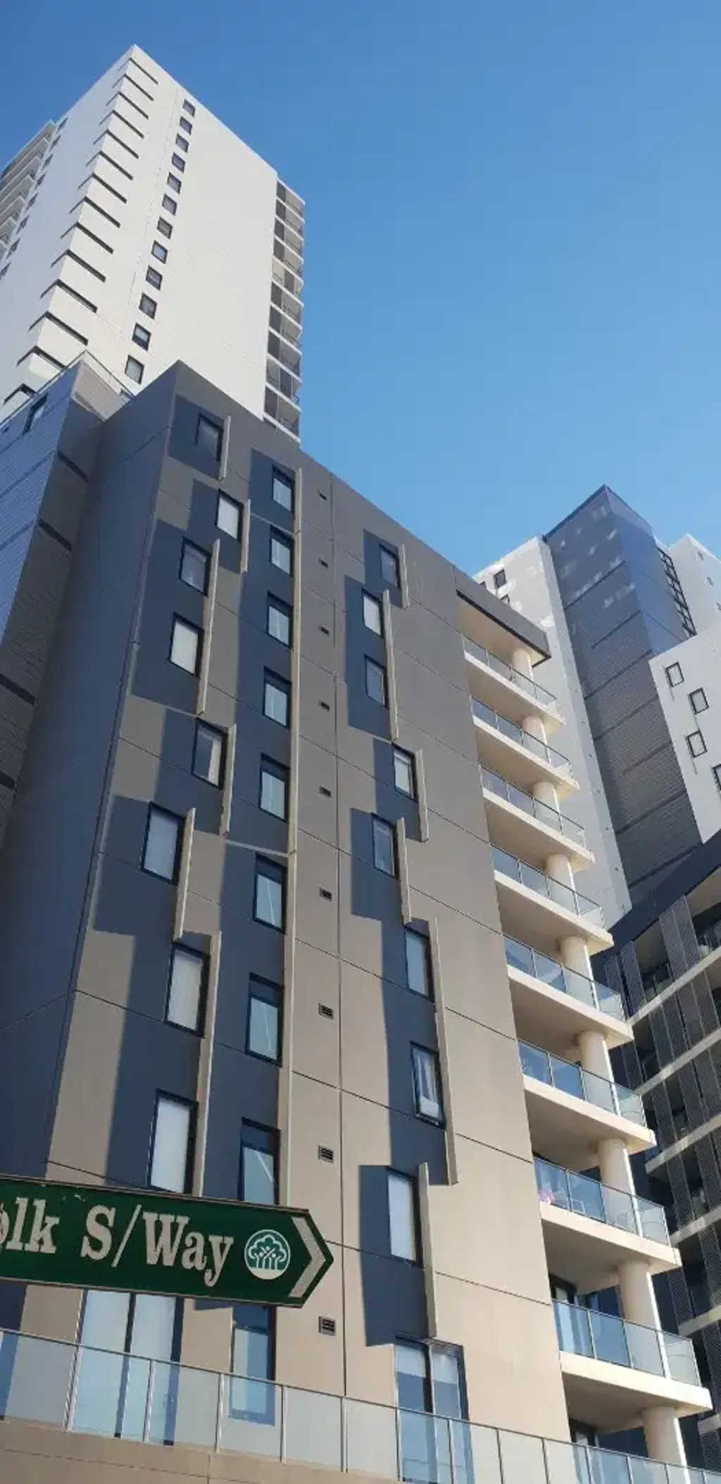 Prestigious Pinnacle Building