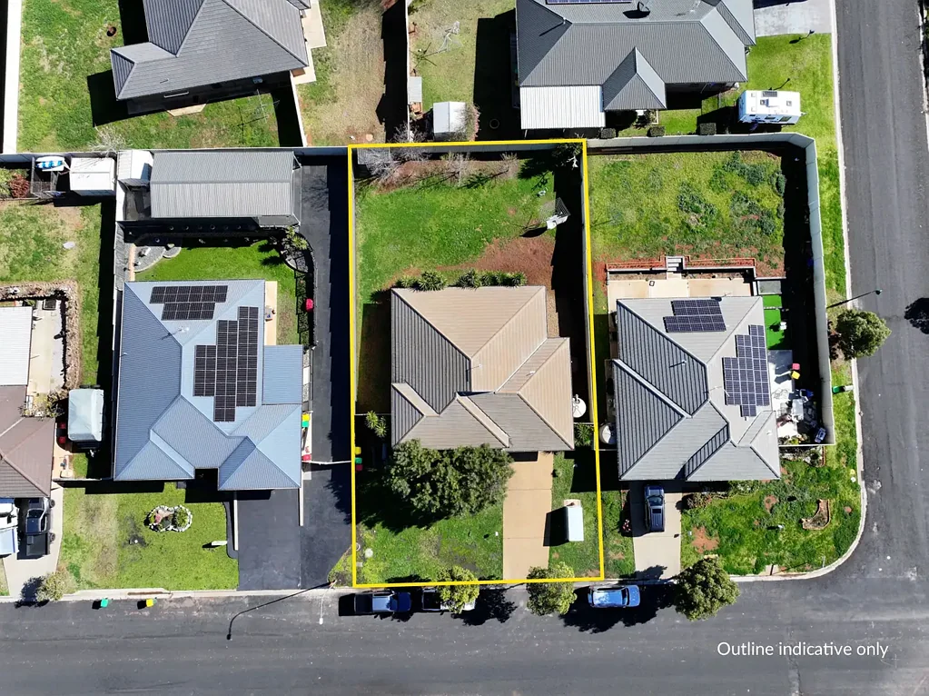Parkes 4 Bedroom Contemporary Comfort in a Prime Location