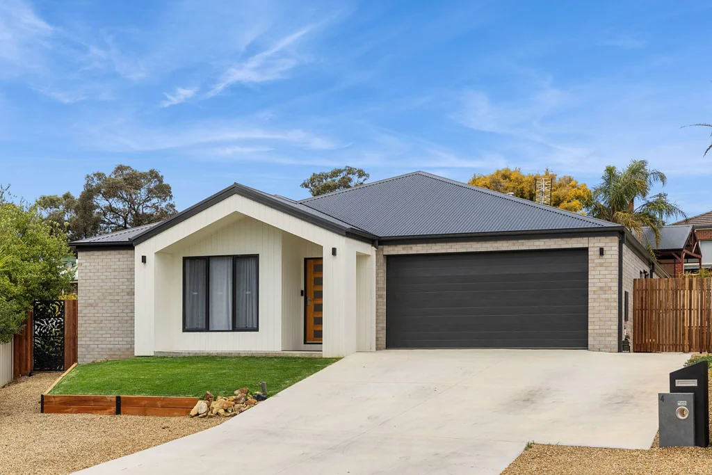 Kangaroo Flat 4房  Sophisticated and Spacious Family Home