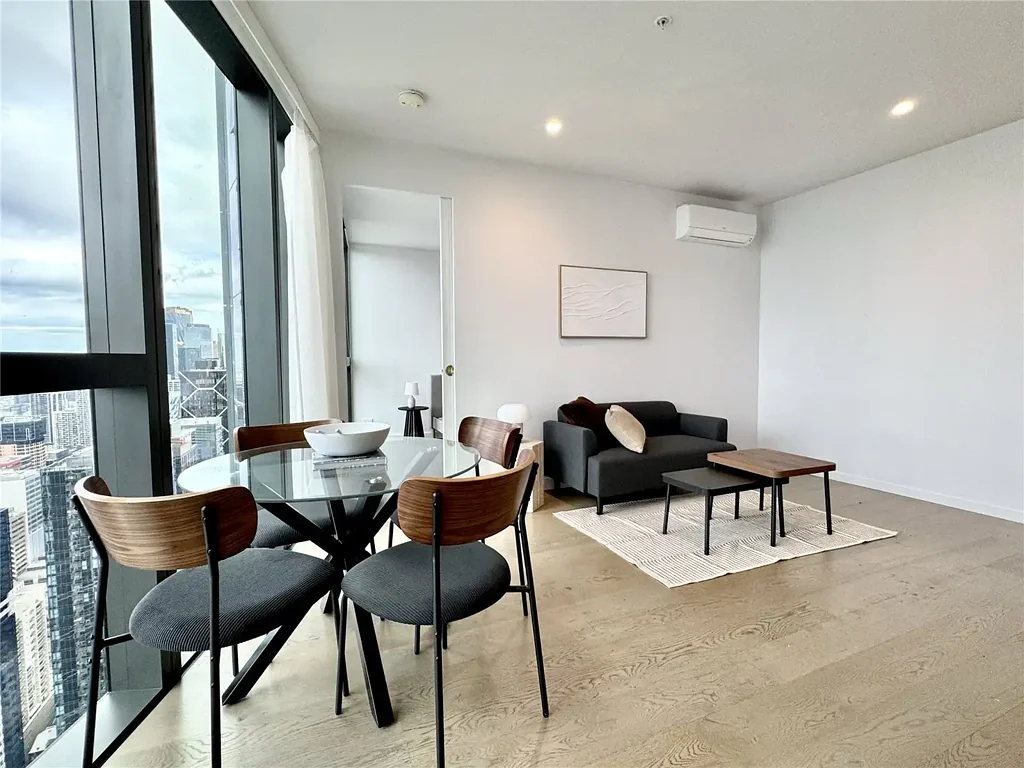 Luxury 2-Bedroom Apartment on Level 55 - Spectacular City, Lake & Bay Views