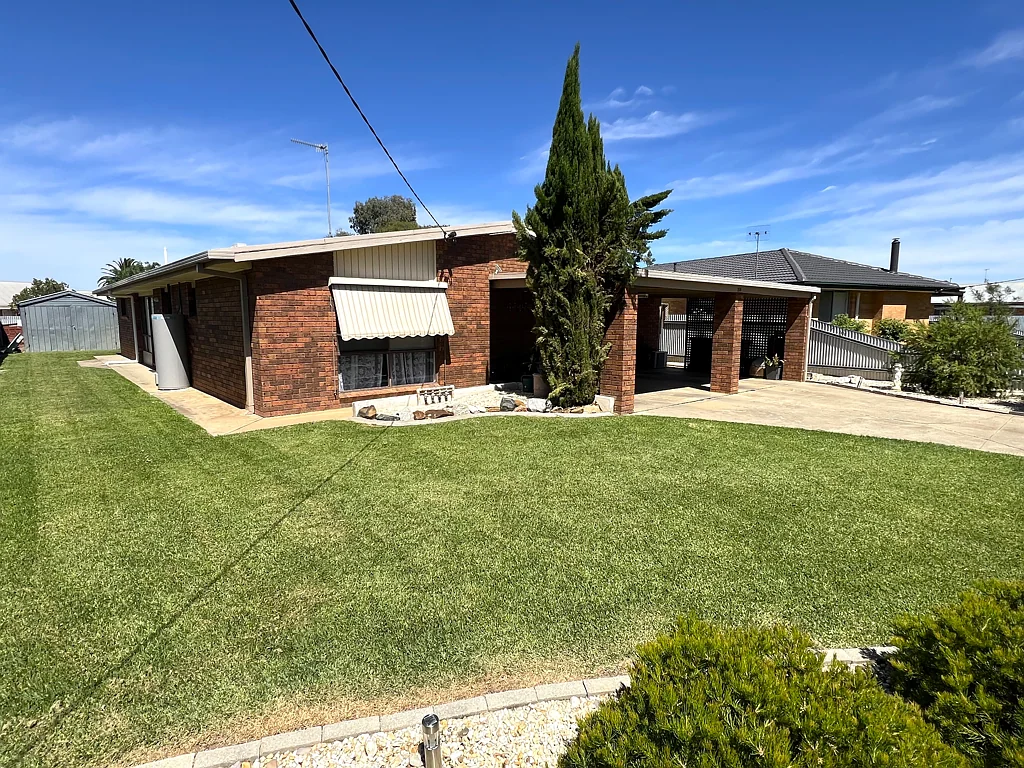 274 Henry Street, Deniliquin, NSW 2710