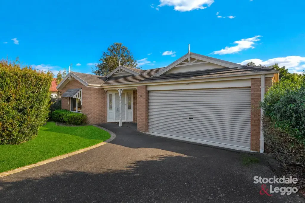 90 Huntingtower Crescent, Langwarrin, VIC 3910