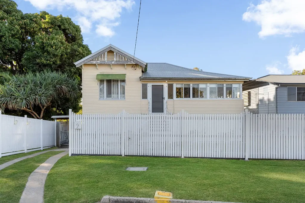 7 Brown Street, Berserker, QLD 4701