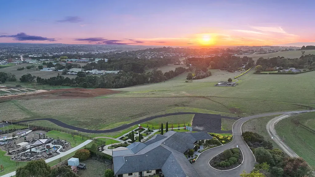 Warragul  587m2 East Facing CORNER LOT WITH PLENTY OF SPACE!