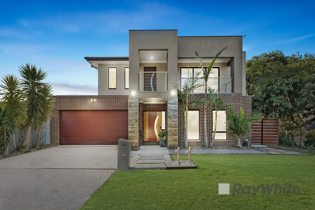 Dandenong 7Kwarto CUSTOM BUILT FAMILY HOME IN A PRIME LOCALE!