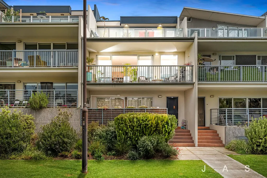 22/1 Saltriver Place, Footscray, VIC 3011