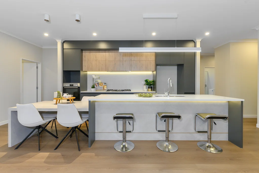 Huapai 5房  New and Beautiful Legal Home & Income