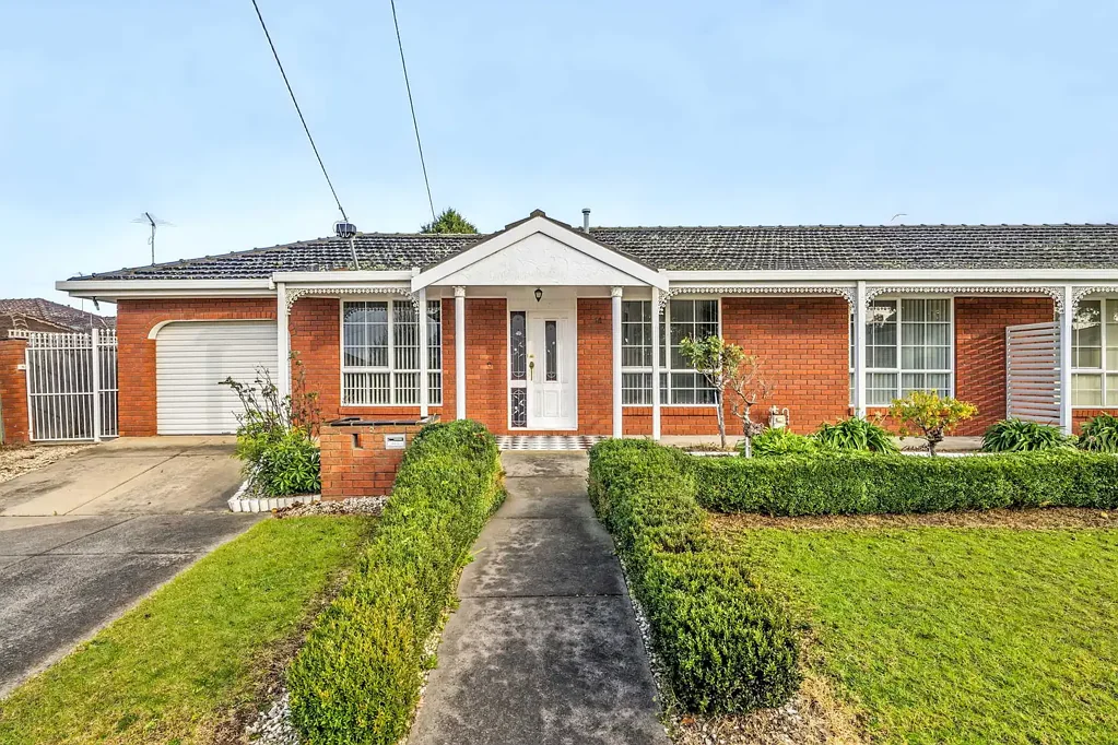 Easy Living in a Convenient Bell Park Location