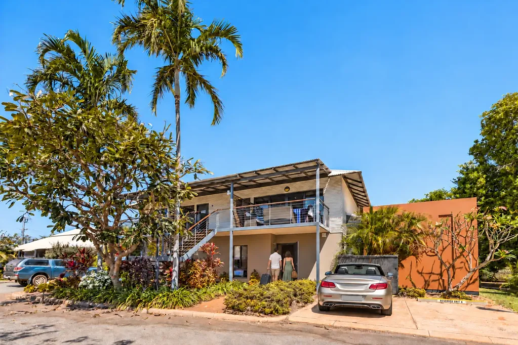 Cable Beach 2 Slaapkamer FOR A BEAUTIFULLY RENOVATED, 2 BEDROOM, RESIDENTIAL RESORT UNIT IN CABLE BEACH ... LOOK NO FURTHER
