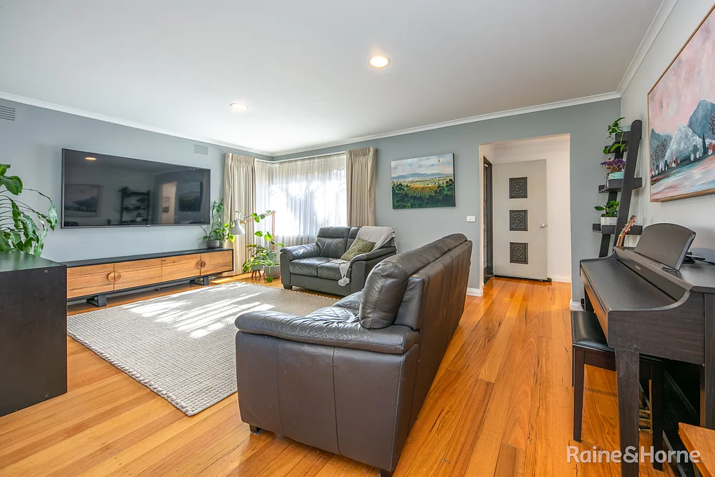 31 Higgins Avenue, Sunbury, VIC 3429