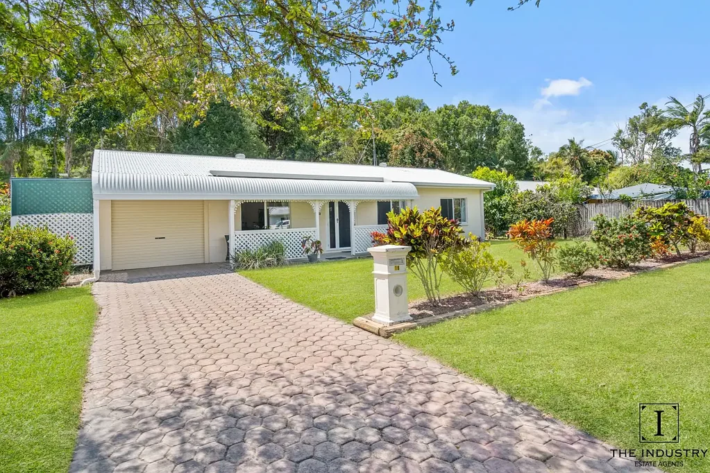 Holloways Beach 3બેડરૂમ A Well-Loved Home Ready for Its Next Chapter Moments from the Beach