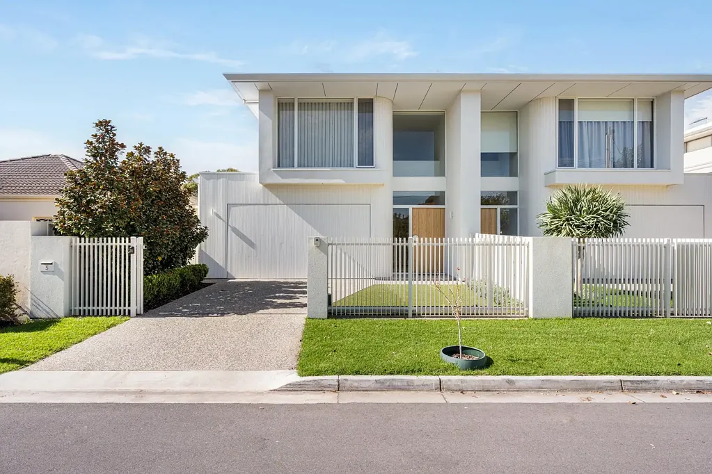 Somerton Park 4chambre A Creative Structures Masterpiece by the Coast.