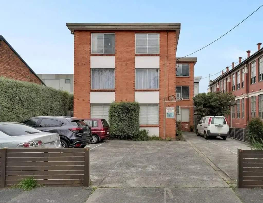 Fitzroy North 1Moenga Top Floor, 6 in the Block, North Facing!