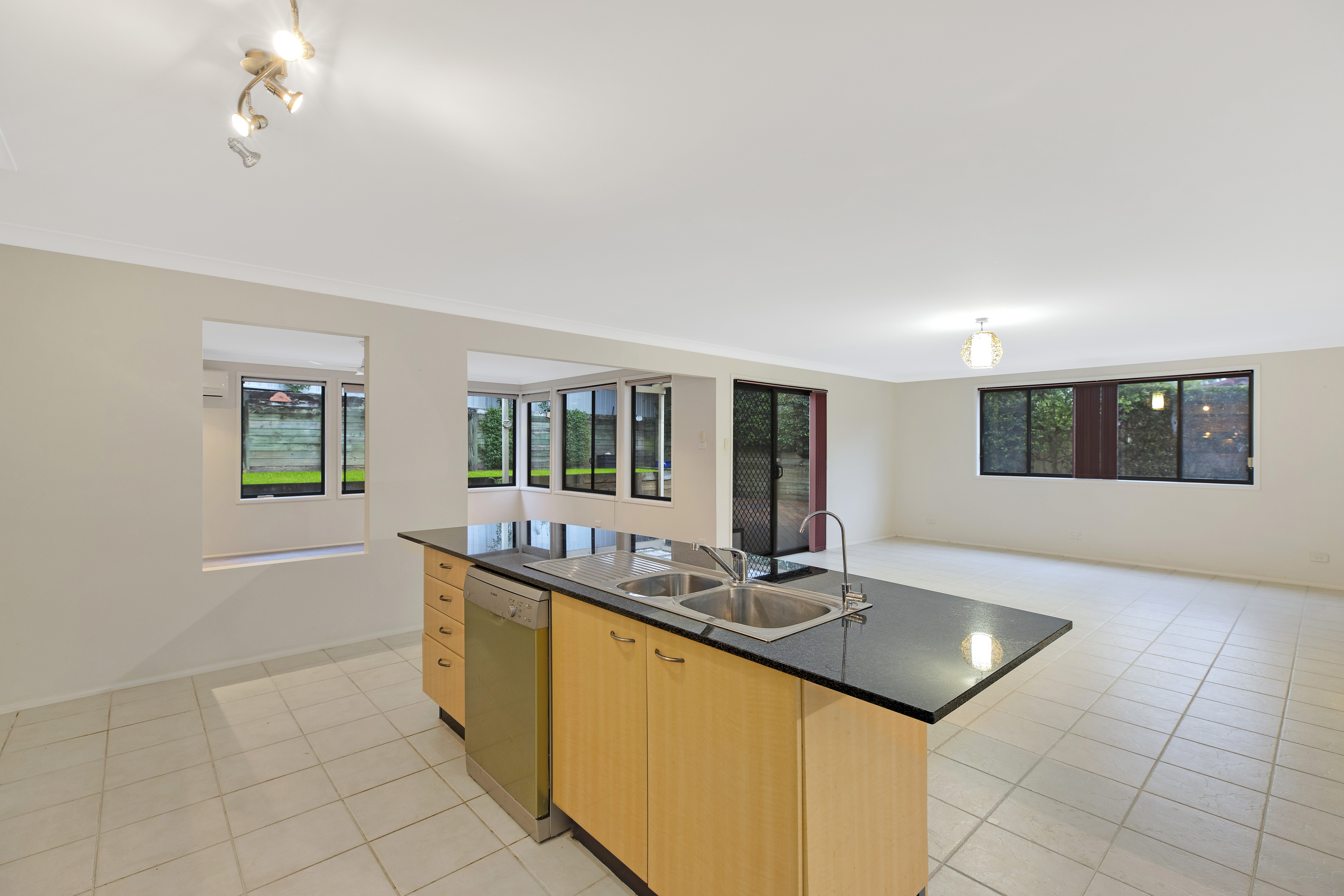 9 QUATTROVILLE PL, GREEN POINT NSW 2251, 0房, 0浴, House