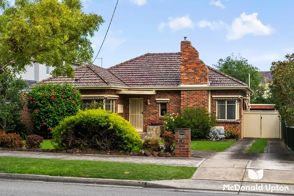 17 Hayes Road, Strathmore, VIC 3041
