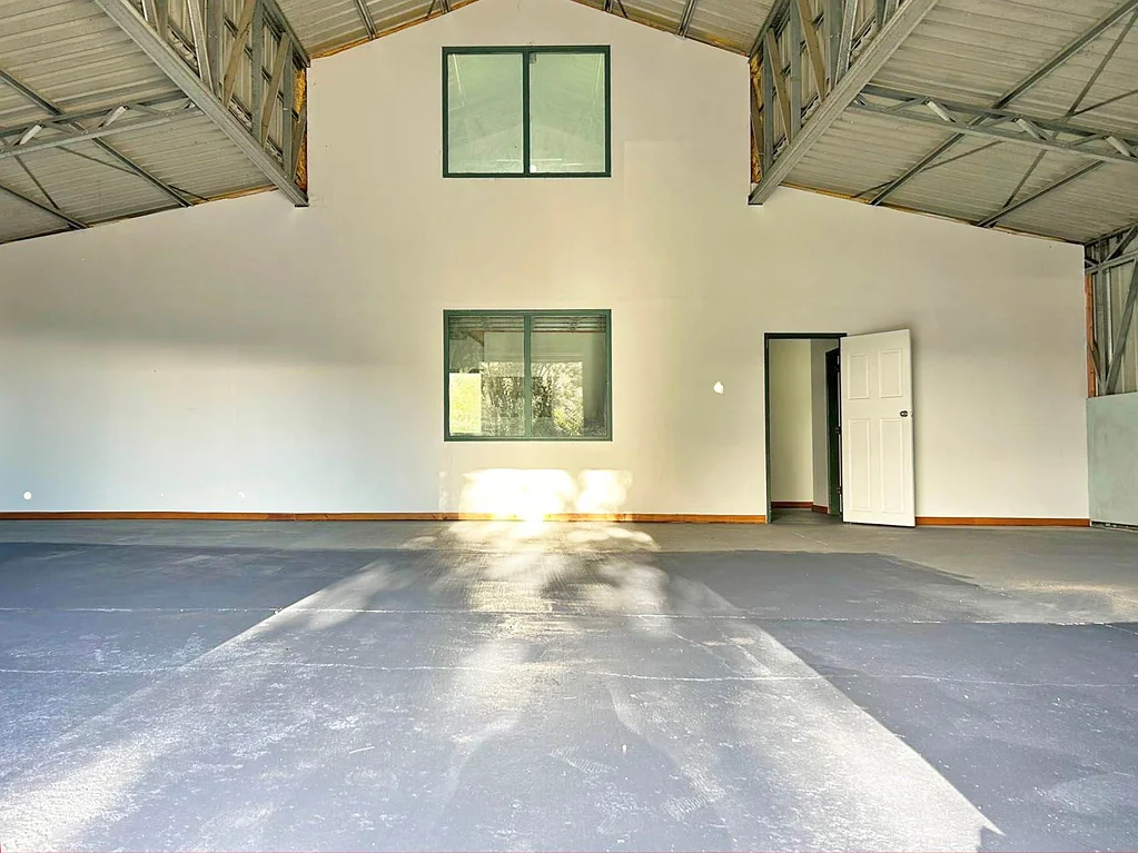 Bombay 160M² STORAGE AND OFFICE FOR LEASE