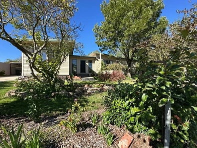 Corryong 5房  Space, Comfort & Lifestyle Living on a Generous Corryong Block