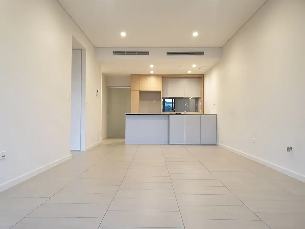 Spacious 1 Bedroom + Study, 1 Car Space