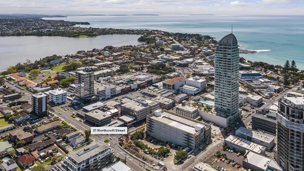 Takapuna Modern, well presented Takapuna office