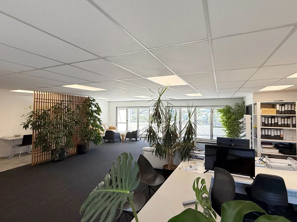 Kingsland KINGSLAND OFFICE / SHOWROOM WITH PROFILE