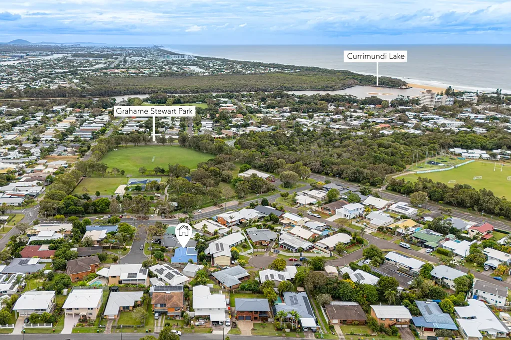 Currimundi 3 Bedroom Charming Coastal Retreat in Currimundi Beachside